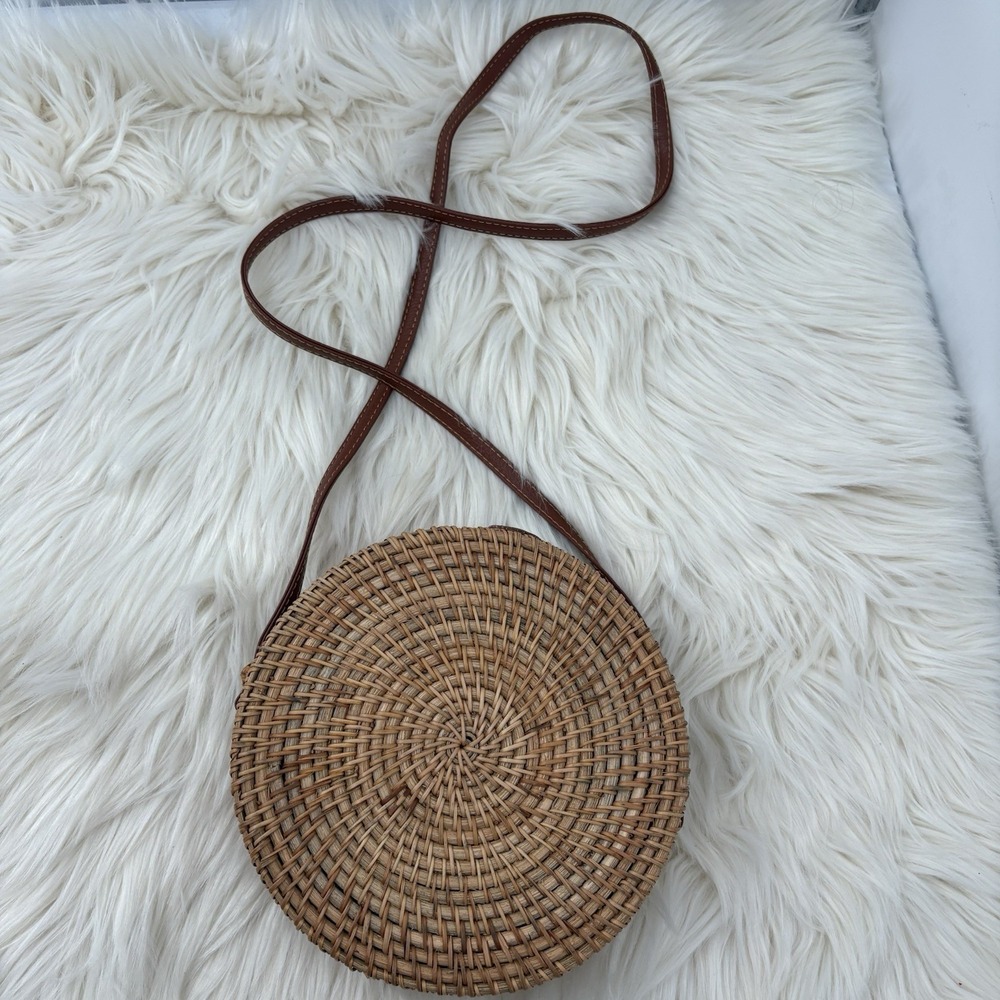 8" Round Ratten Wicker Crossbody Lined Interior